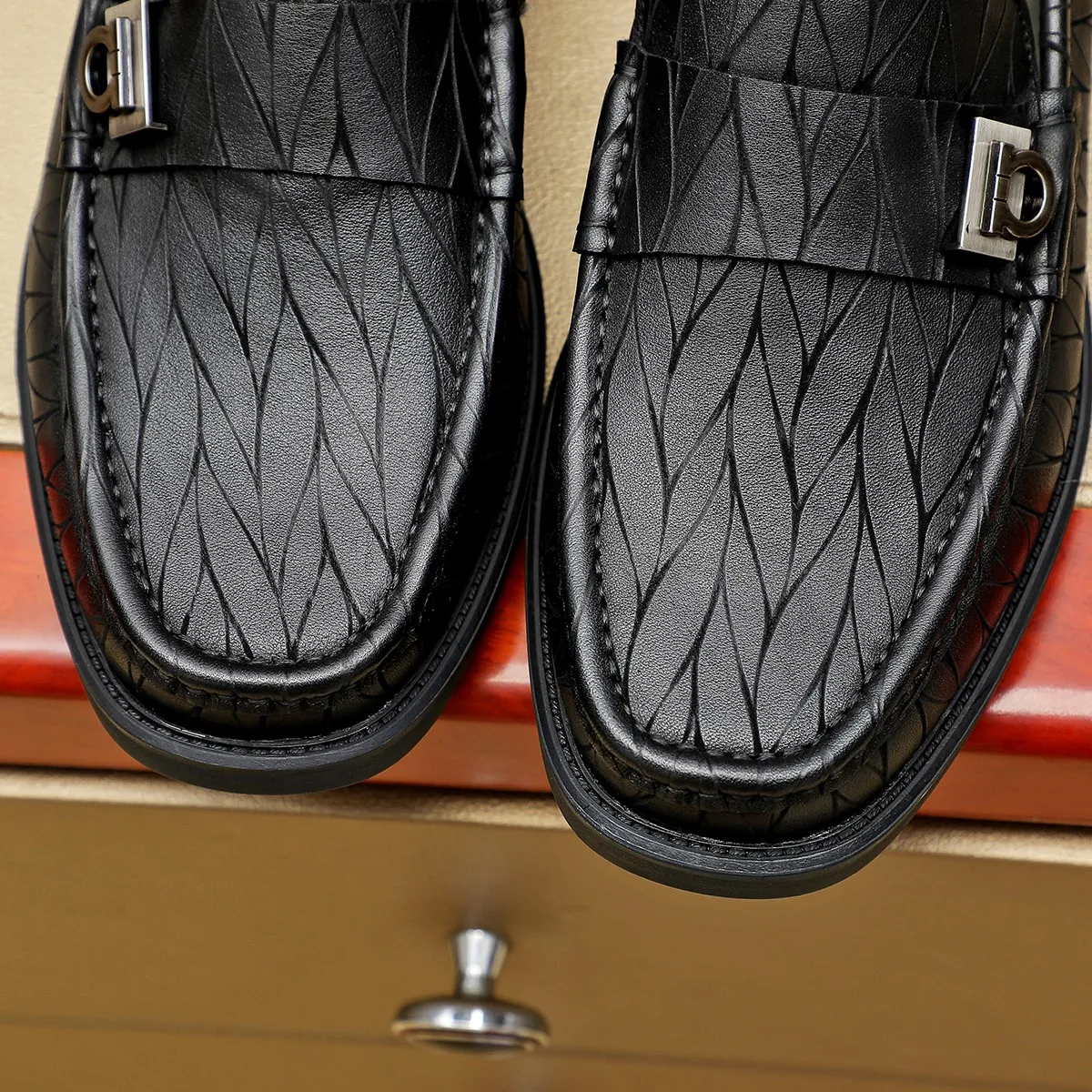 Men's shoes 💰500 Ferragamo [Ferragamo] top imported suit men's shoes 💯Original copy of the official website, product materials: selected imported embossed calfskin + luxury hardware buckle accessories ~ imported water-dyed cow 🐂 leather lining. Strong three-dimensional visual effect, original combination outsole, multiple colors available😘 Size: 38-44 (.45.46. Customized)